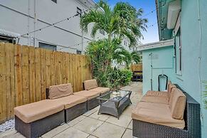 Palm Lined Oasis Walk To Beach Free Parking