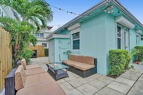 Palm Lined Oasis Walk To Beach Free Parking