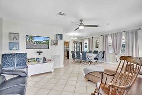 Palm Lined Oasis Walk To Beach Free Parking