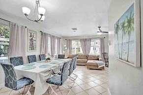 Palm Lined Oasis Walk To Beach Free Parking