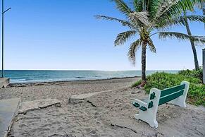 Palm Lined Oasis Walk To Beach Free Parking