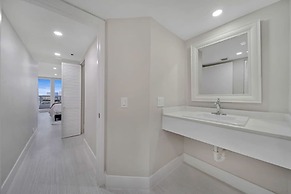 City Vibes Ocean View Next to Art Basel