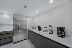 City Vibes Ocean View Next to Art Basel