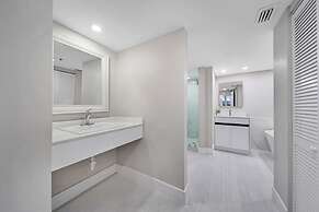 City Vibes Ocean View Next to Art Basel