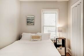 Shiny and Comfortable Oakland House 3 car Driveway