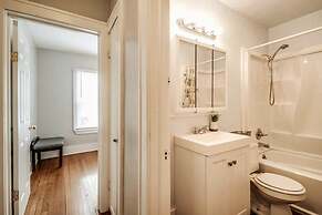 Shiny and Comfortable Oakland House 3 car Driveway