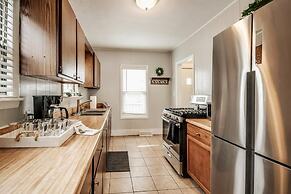 Shiny and Comfortable Oakland House 3 car Driveway