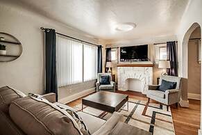 Shiny and Comfortable Oakland House 3 car Driveway