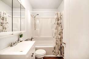 Shiny and Comfortable Oakland House 3 car Driveway