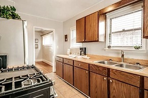 Shiny and Comfortable Oakland House 3 car Driveway