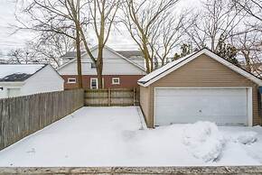 Shiny and Comfortable Oakland House 3 car Driveway