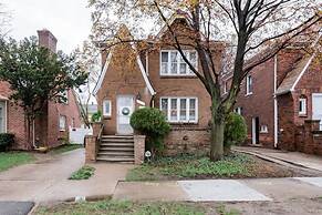 Gather Around the Mid-century Table at a Tranquil Haven
