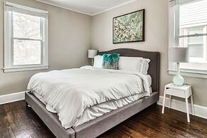 Great 6 Bedroom Peaceful Family Retreat in the University District