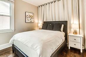 Great 6 Bedroom Peaceful Family Retreat in the University District