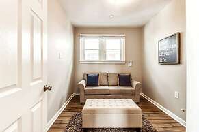 Great 6 Bedroom Peaceful Family Retreat in the University District