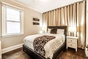 Great 6 Bedroom Peaceful Family Retreat in the University District