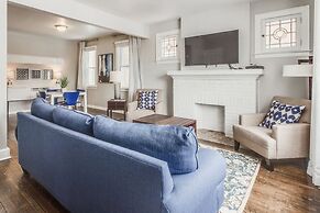 Great 6 Bedroom Peaceful Family Retreat in the University District