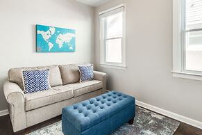 Great 6 Bedroom Peaceful Family Retreat in the University District