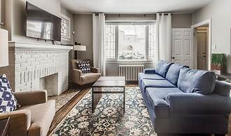 Great 6 Bedroom Peaceful Family Retreat in the University District