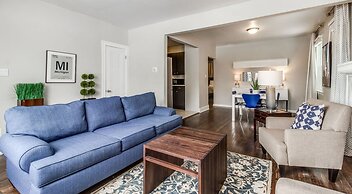 Great 6 Bedroom Peaceful Family Retreat in the University District