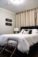 Great 6 Bedroom Peaceful Family Retreat in the University District