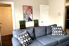 Great 6 Bedroom Peaceful Family Retreat in the University District