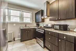 Great 6 Bedroom Peaceful Family Retreat in the University District