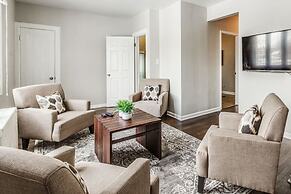 Great 6 Bedroom Peaceful Family Retreat in the University District