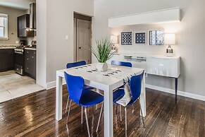 Great 6 Bedroom Peaceful Family Retreat in the University District