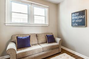 Great 6 Bedroom Peaceful Family Retreat in the University District