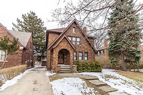 Glamorous Green Beauty in the Heart of University District 15min to Do