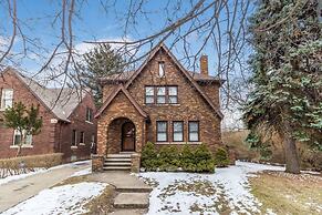 Glamorous Green Beauty in the Heart of University District 15min to Do