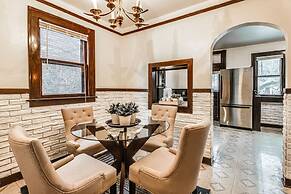 Glamorous Green Beauty in the Heart of University District 15min to Do