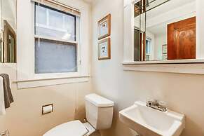 Glamorous Green Beauty in the Heart of University District 15min to Do