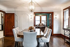 Glamorous Green Beauty in the Heart of University District 15min to Do