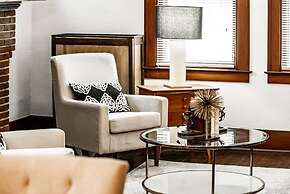 Glamorous Green Beauty in the Heart of University District 15min to Do