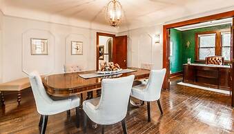 Glamorous Green Beauty in the Heart of University District 15min to Do