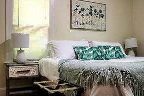 Glamorous Green Beauty in the Heart of University District 15min to Do