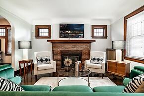 Glamorous Green Beauty in the Heart of University District 15min to Do