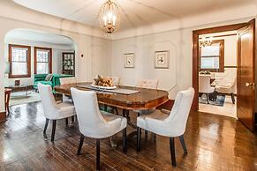 Glamorous Green Beauty in the Heart of University District 15min to Do