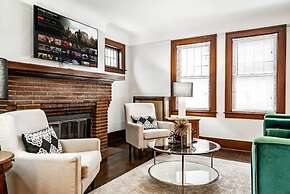 Glamorous Green Beauty in the Heart of University District 15min to Do