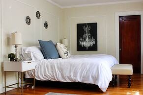 Glamorous Green Beauty in the Heart of University District 15min to Do