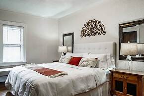 Glamorous Green Beauty in the Heart of University District 15min to Do