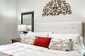 Glamorous Green Beauty in the Heart of University District 15min to Do