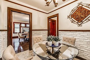 Glamorous Green Beauty in the Heart of University District 15min to Do