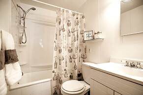Automaniac Spot in the Heart of Pontiac 3 Beds 2 Baths