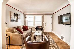 Automaniac Spot in the Heart of Pontiac 3 Beds 2 Baths