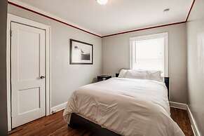 Automaniac Spot in the Heart of Pontiac 3 Beds 2 Baths