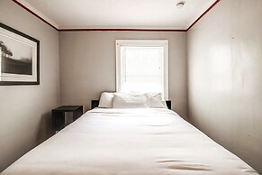 Automaniac Spot in the Heart of Pontiac 3 Beds 2 Baths