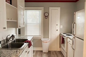 Automaniac Spot in the Heart of Pontiac 3 Beds 2 Baths